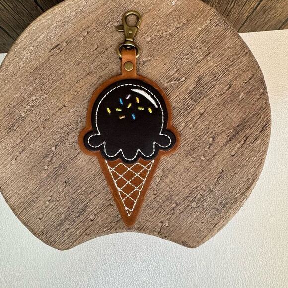 GRIZZLY PORTLAND Leather Ice Cream Scoop Purse Charm FAST SHIP PLG KEYCHAIN - Picture 2 of 3